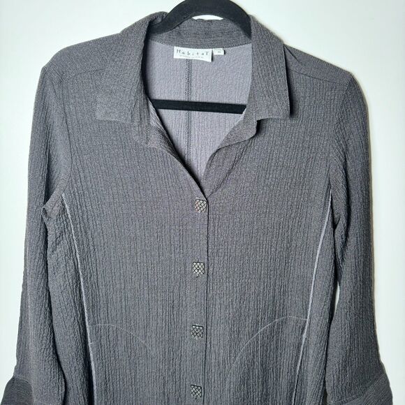 Habitat Gray Tunic Blouse XS Textured Crepe Button Front Artsy Layering Top - Picture 2 of 14